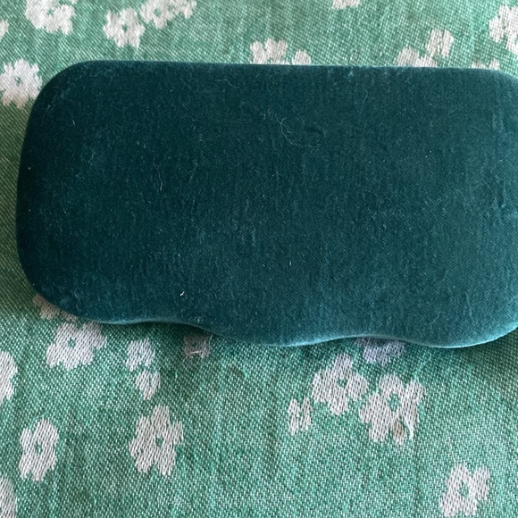 Authentic Gucci sunglasses!! Zero scratches and like new condition ❤️💚❤️ - Picture 7 of 7